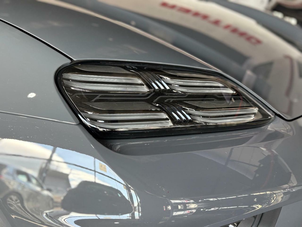 Porsche Macan 4 ELECTRIC  - Foto 2