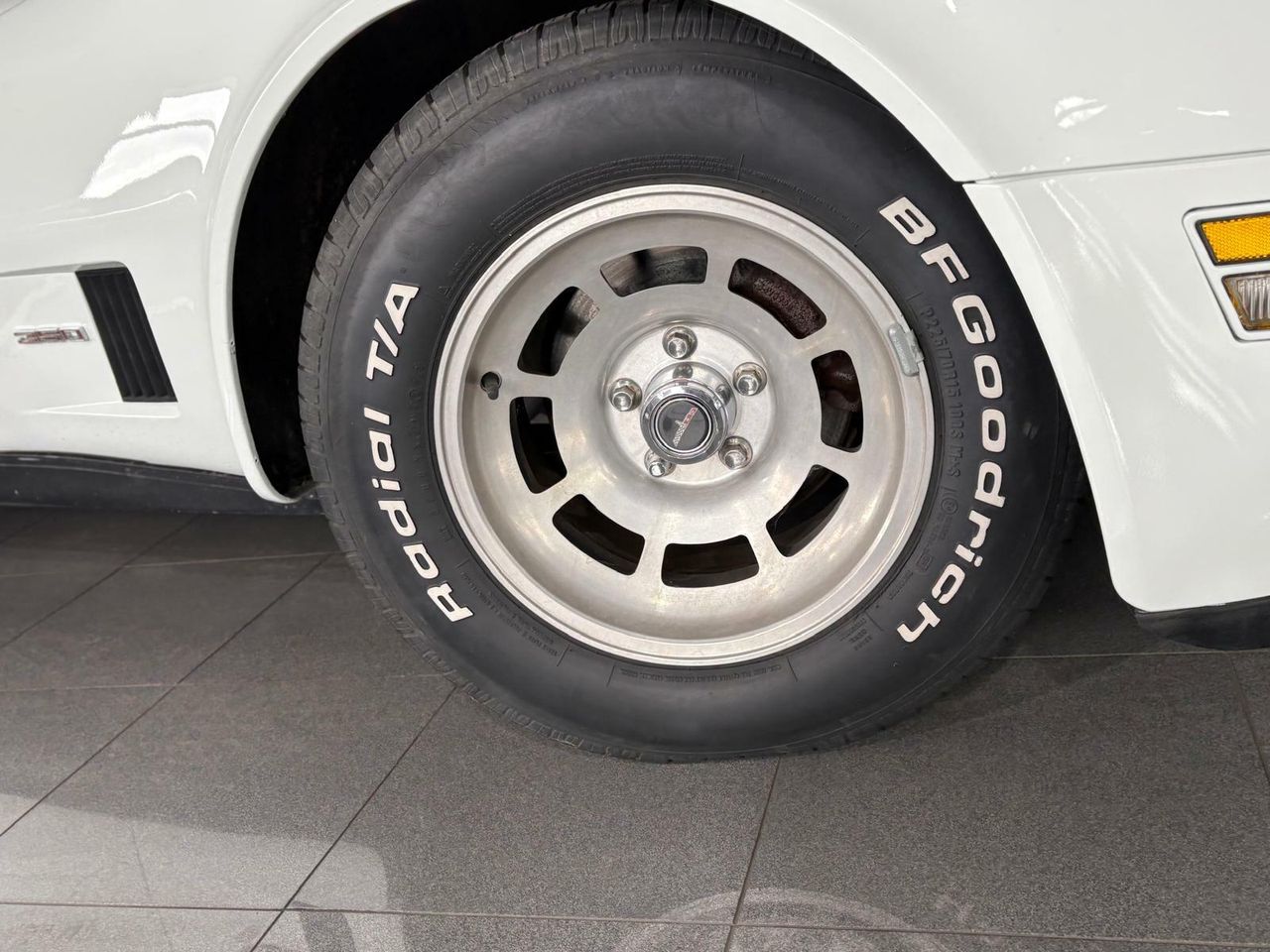 Chevrolet Corvette C3 STINGRAY AUT. - Foto 2