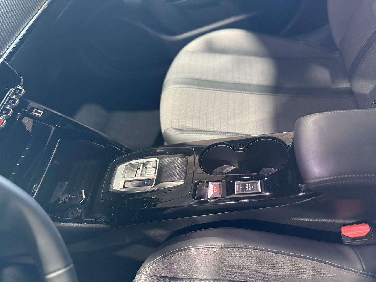 Peugeot e-2008 Electrico Allure Pack e-2008 Electrico Allure Pack - Foto 2