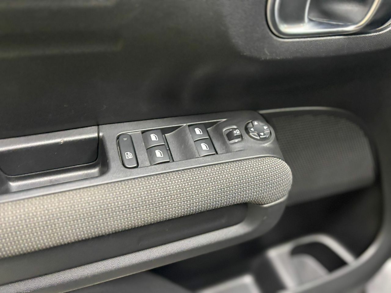 Citroën C3 Aircross Aircross PureTech SS Shine GRIS PLATINO (METALIZADO)	TEJIDO CURITIBA TRITONO MELTEM - Foto 2