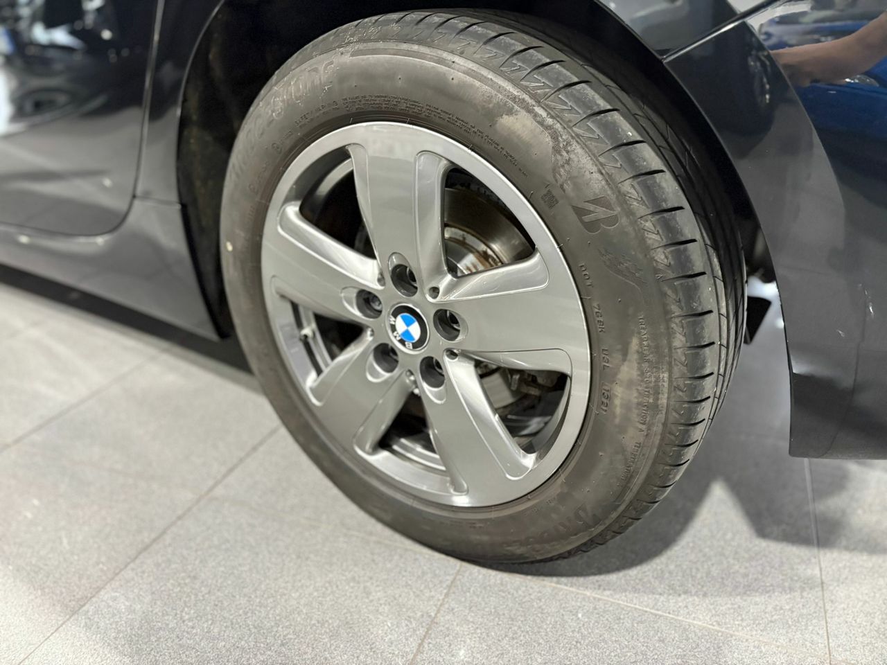 BMW Serie 1  SERIES HATCH 1.5 118I (100KW) Opcionales: 2.157 € - Foto 2