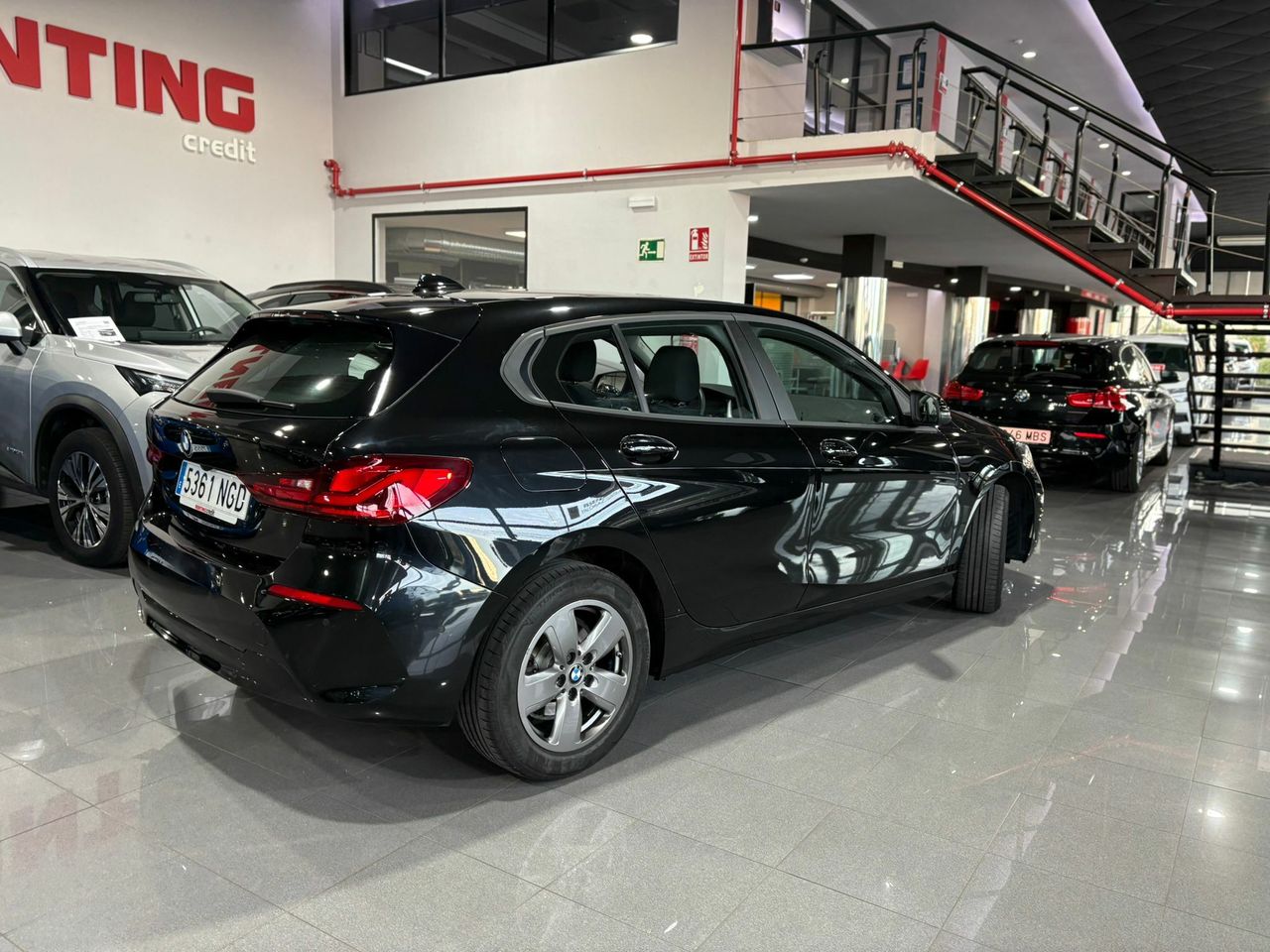 BMW Serie 1  SERIES HATCH 1.5 118I (100KW) Opcionales: 2.157 € - Foto 2