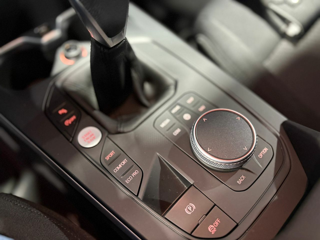 BMW Serie 1  SERIES HATCH 1.5 118I (100KW) Opcionales: 2.157 € - Foto 2