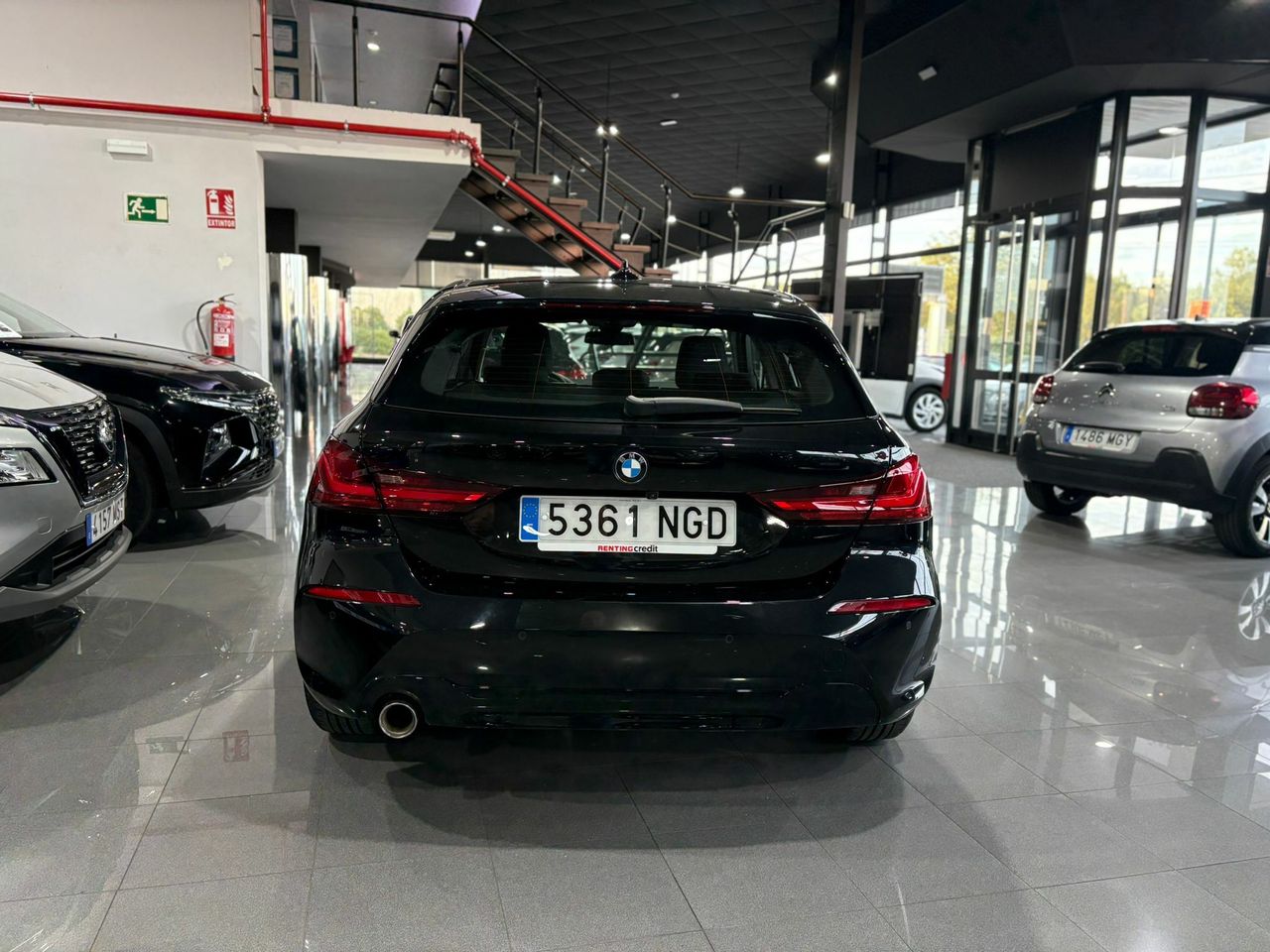 BMW Serie 1  SERIES HATCH 1.5 118I (100KW) Opcionales: 2.157 € - Foto 2