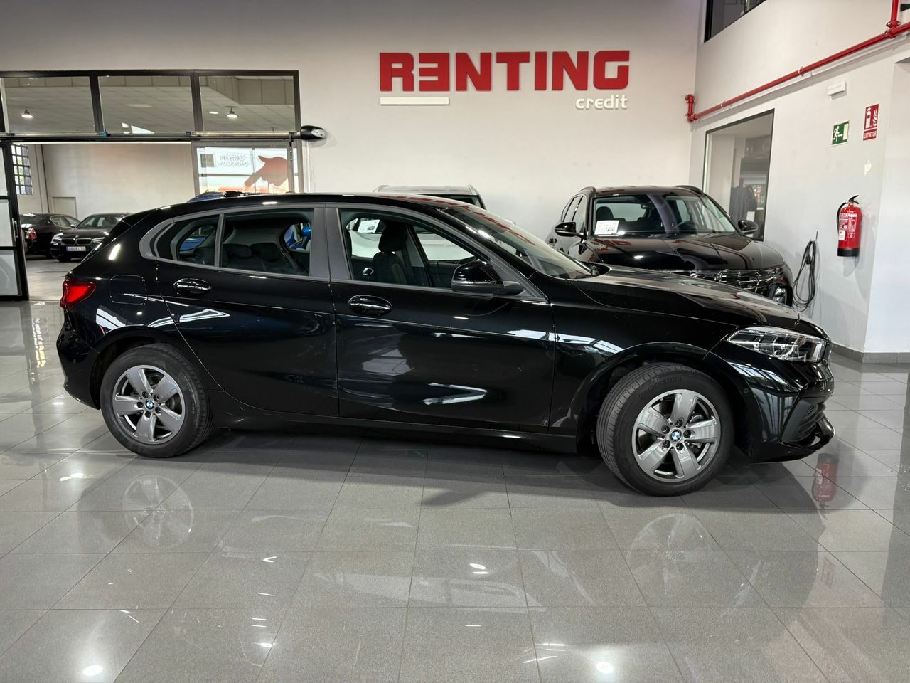 BMW Serie 1  SERIES HATCH 1.5 118I (100KW) Opcionales: 2.157 € - Foto 2