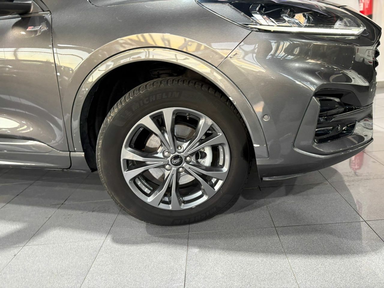 Ford Kuga ST-LINE 2.5 DURATEC PHEV 165KW AUTO ST-LINE 1.5T ECOBOOST 110KW (150CV) ALFOMBRILLAS DE MALETERO REVERSIBLE^PAQUETE TECH^RUEDA DE REPUESTO MINI^CABLE DE CARGA PÚBLICA CON BOLSA^ - Foto 2