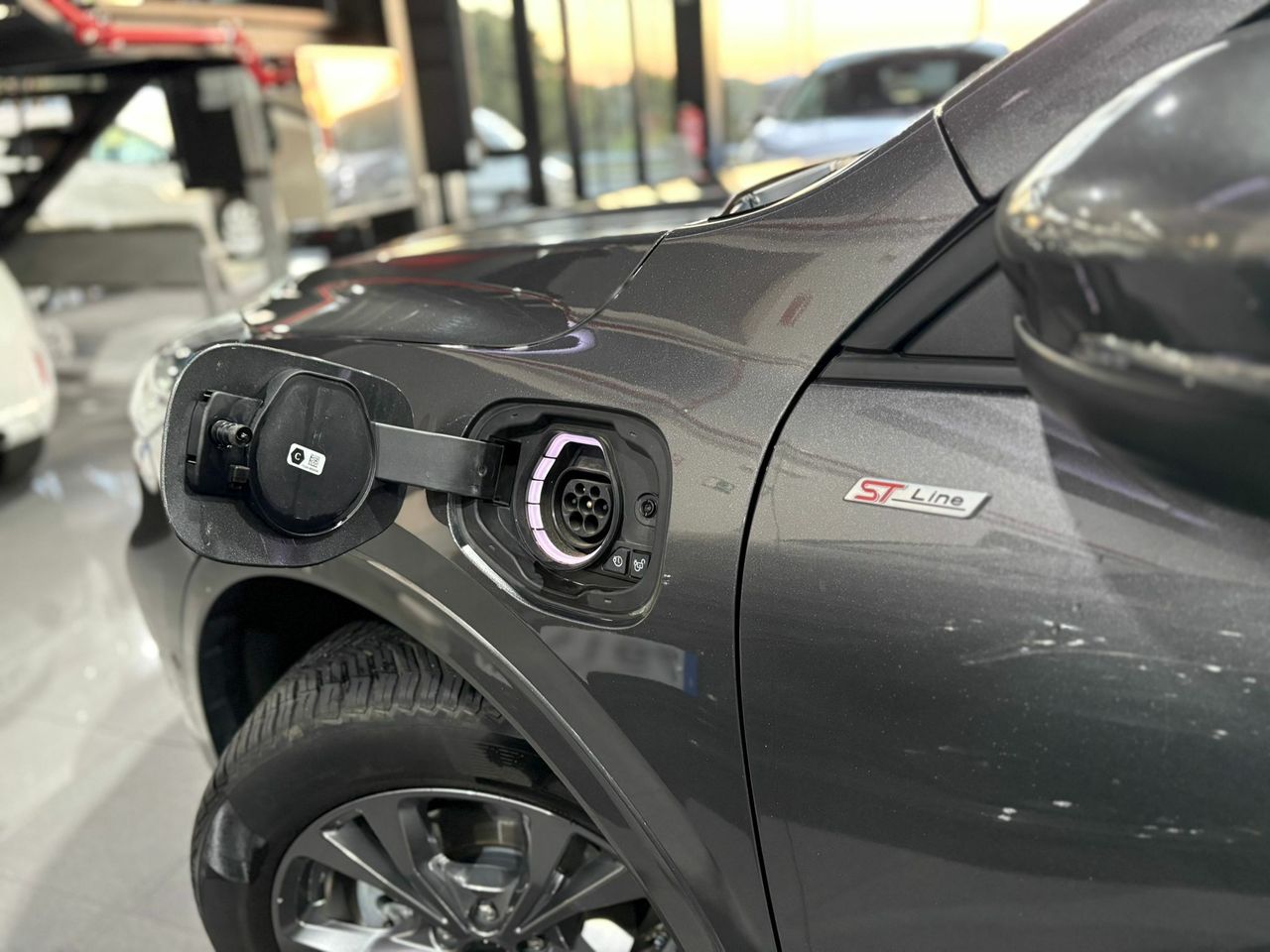 Ford Kuga ST-LINE 2.5 DURATEC PHEV 165KW AUTO ST-LINE 1.5T ECOBOOST 110KW (150CV) ALFOMBRILLAS DE MALETERO REVERSIBLE^PAQUETE TECH^RUEDA DE REPUESTO MINI^CABLE DE CARGA PÚBLICA CON BOLSA^ - Foto 2