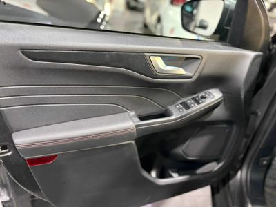 Ford Kuga ST-LINE 2.5 DURATEC PHEV 165KW AUTO ST-LINE 1.5T ECOBOOST 110KW (150CV) ALFOMBRILLAS DE MALETERO REVERSIBLE^PAQUETE TECH^RUEDA DE REPUESTO MINI^CABLE DE CARGA PÚBLICA CON BOLSA^
