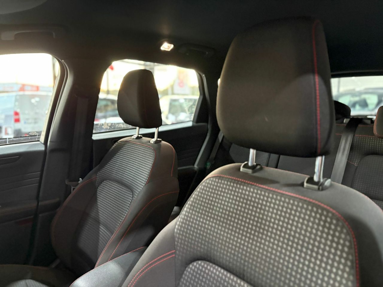 Ford Kuga ST-LINE 2.5 DURATEC PHEV 165KW AUTO ST-LINE 1.5T ECOBOOST 110KW (150CV) ALFOMBRILLAS DE MALETERO REVERSIBLE^PAQUETE TECH^RUEDA DE REPUESTO MINI^CABLE DE CARGA PÚBLICA CON BOLSA^ - Foto 2