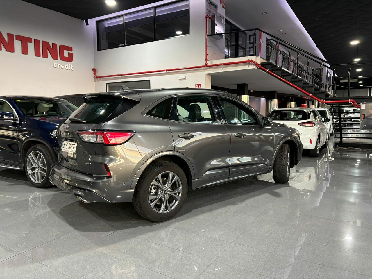 Ford Kuga ST-LINE 2.5 DURATEC PHEV 165KW AUTO ST-LINE 1.5T ECOBOOST 110KW (150CV) ALFOMBRILLAS DE MALETERO REVERSIBLE^PAQUETE TECH^RUEDA DE REPUESTO MINI^CABLE DE CARGA PÚBLICA CON BOLSA^ - Foto 2