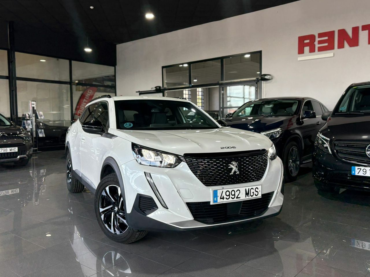 Peugeot 2008 ALLURE PACK PURETECH 130 S&S 6 VEL. MAN TAPICERÍA COZY NEGRO CON PESPUNTES EN AZUL - Foto 2