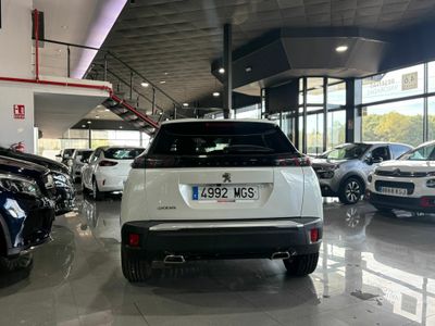 Peugeot 2008 ALLURE PACK PURETECH 130 S&S 6 VEL. MAN TAPICERÍA COZY NEGRO CON PESPUNTES EN AZUL