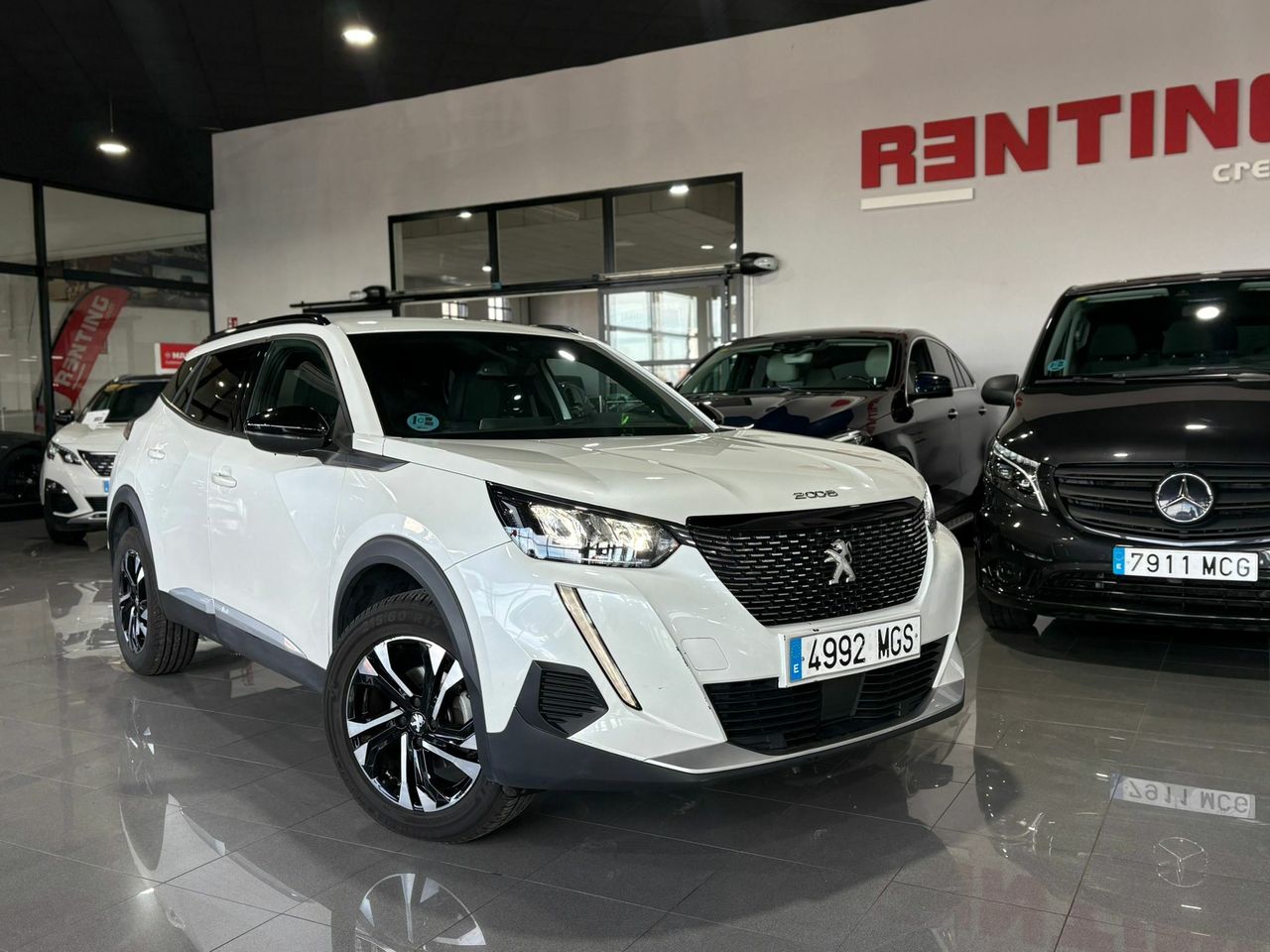 Peugeot 2008 ALLURE PACK PURETECH 130 S&S 6 VEL. MAN TAPICERÍA COZY NEGRO CON PESPUNTES EN AZUL - Foto 2