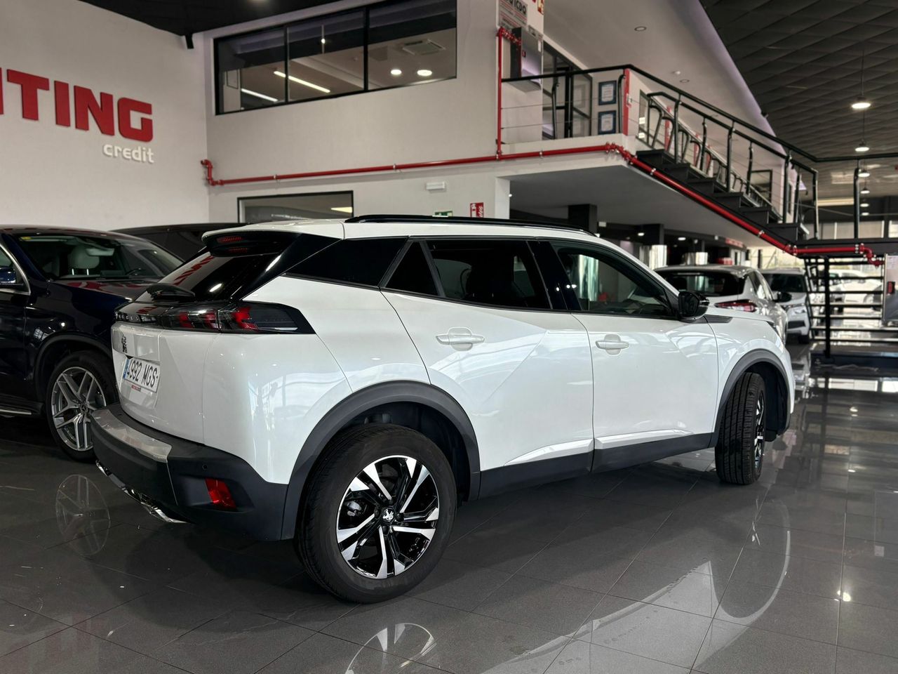 Peugeot 2008 ALLURE PACK PURETECH 130 S&S 6 VEL. MAN TAPICERÍA COZY NEGRO CON PESPUNTES EN AZUL - Foto 2