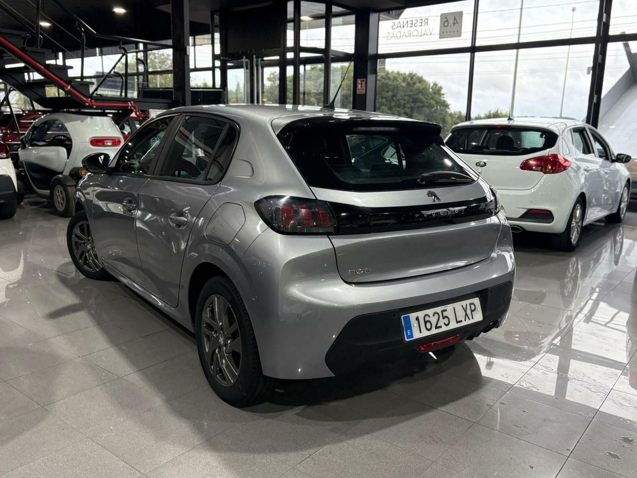 Peugeot 208 ALLURE	73KW (100CV) TAPICERÍA COZY GRIS MÓDENA CON PESPUNTES MENTOLADOS - Foto 2