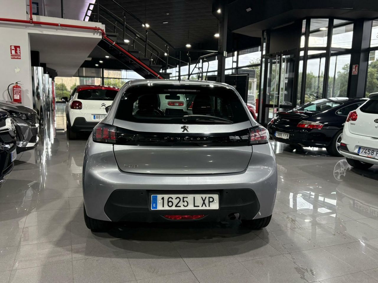 Peugeot 208 ALLURE	73KW (100CV) TAPICERÍA COZY GRIS MÓDENA CON PESPUNTES MENTOLADOS - Foto 2