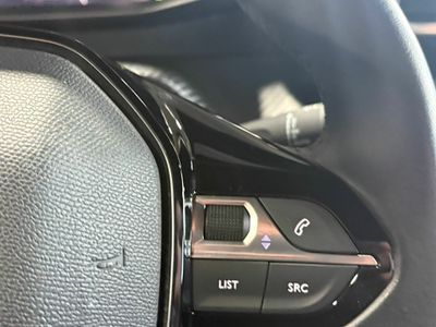 Peugeot 208 ALLURE	73KW (100CV) TAPICERÍA COZY GRIS MÓDENA CON PESPUNTES MENTOLADOS
