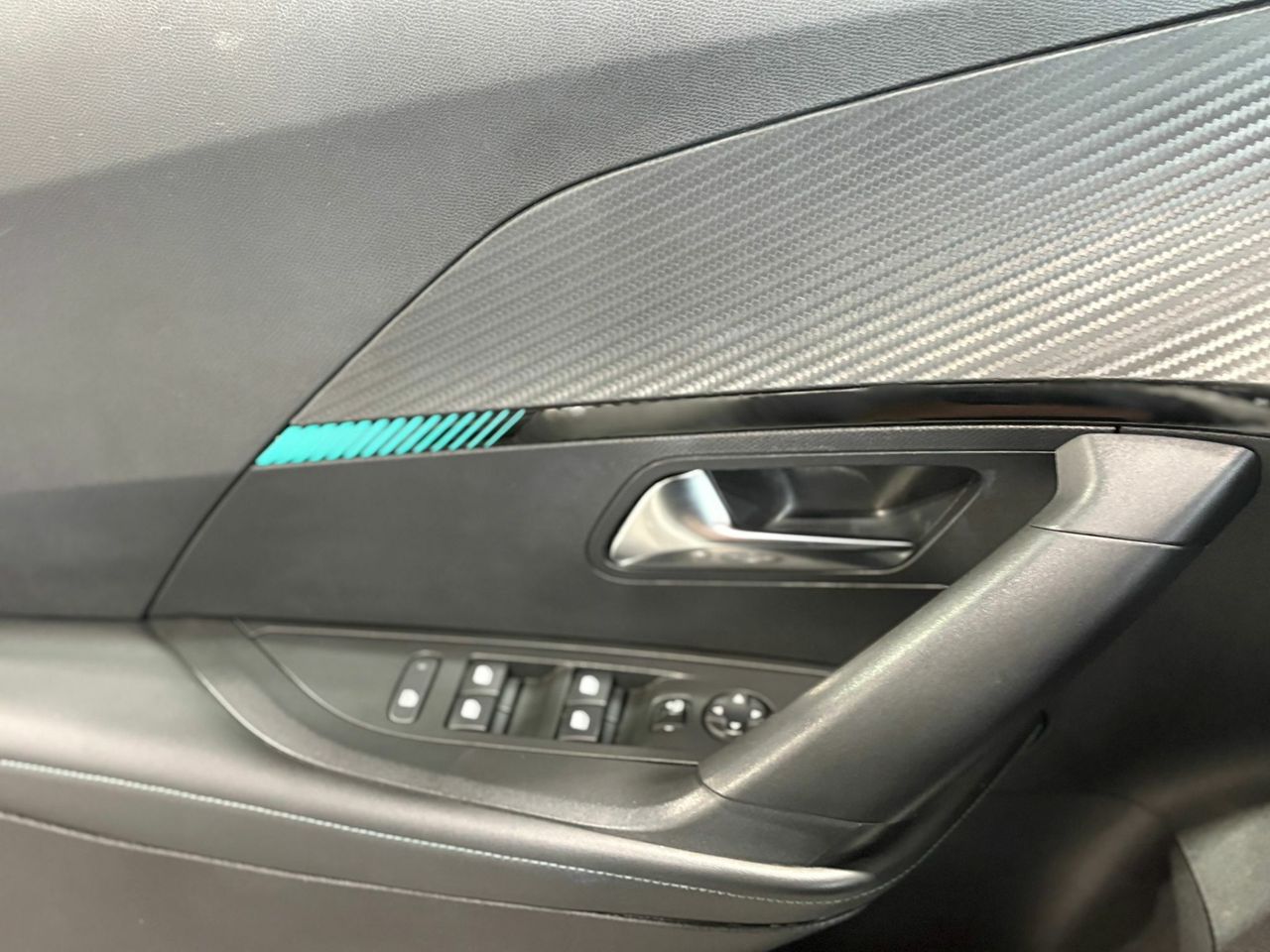 Peugeot 208 ALLURE	73KW (100CV) TAPICERÍA COZY GRIS MÓDENA CON PESPUNTES MENTOLADOS - Foto 2