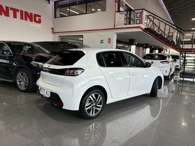 Peugeot 208 ALLURE	73KW (100CV) TAPICERÍA COZY GRIS MÓDENA CON PESPUNTES MENTOLADOS