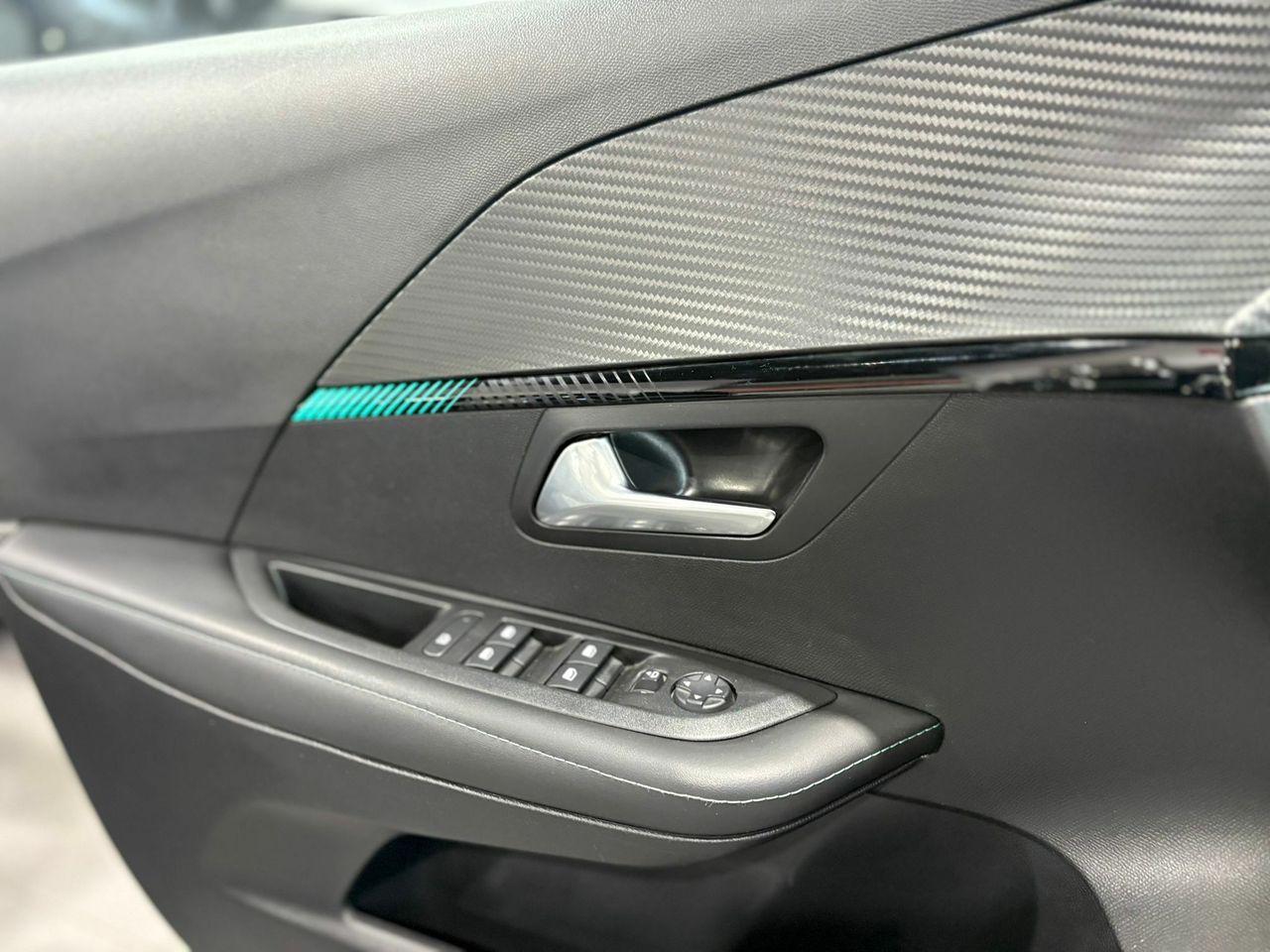 Peugeot 208 ALLURE	73KW (100CV) TAPICERÍA COZY GRIS MÓDENA CON PESPUNTES MENTOLADOS - Foto 2