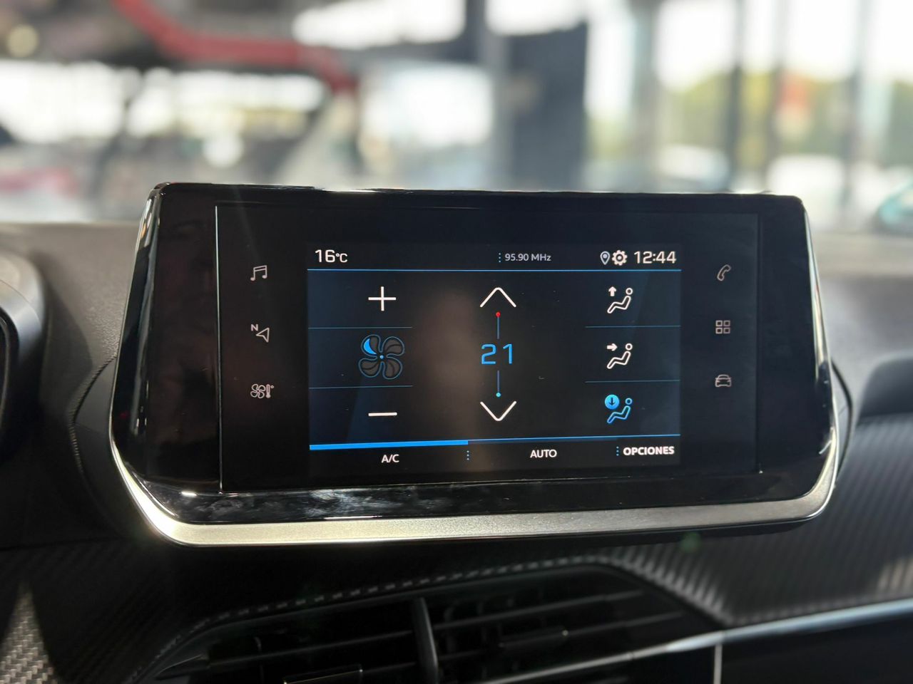 Peugeot 208 ALLURE	73KW (100CV) TAPICERÍA COZY GRIS MÓDENA CON PESPUNTES MENTOLADOS - Foto 2