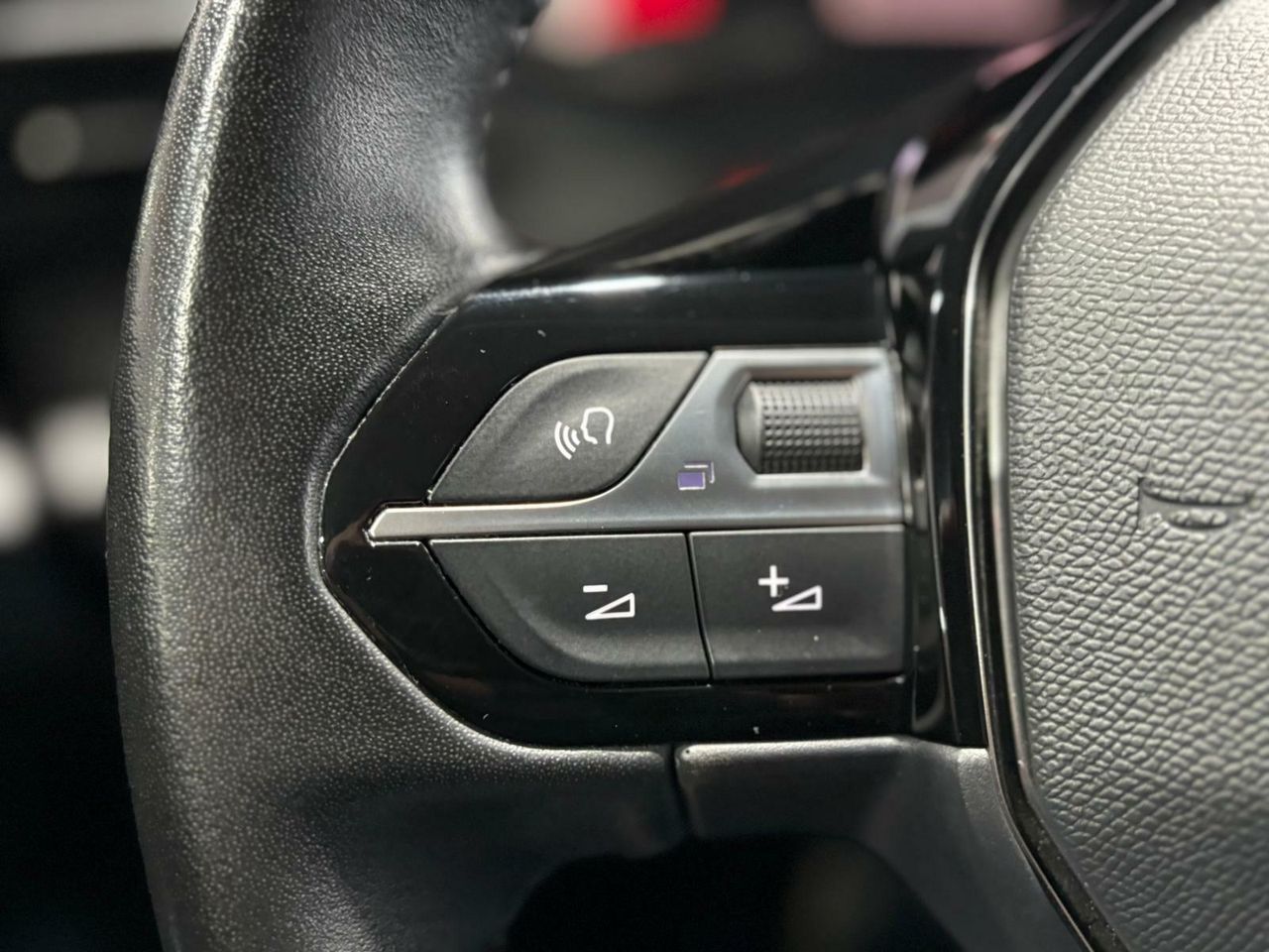 Peugeot 208 ALLURE	73KW (100CV) TAPICERÍA COZY GRIS MÓDENA CON PESPUNTES MENTOLADOS - Foto 2