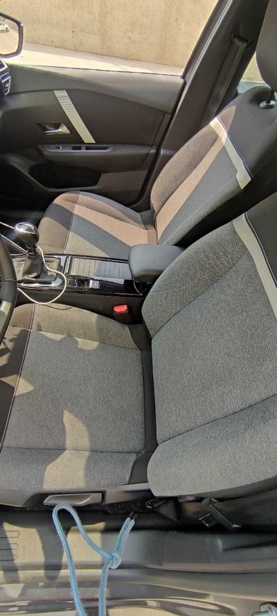 Citroën C4 PURETECH 130 S&S 6V YOU GRIS PLATINO (METALIZADO)	TELA MEANWHILE NEGRO