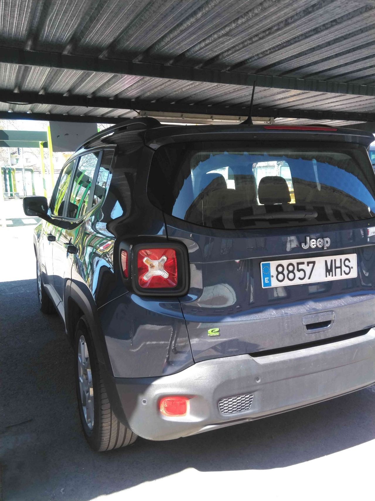 Jeep Renegade EHYBRID 1.5 96KW(130CV) LIMITED ATX GRAPHITE GREY (METALIZADO)	TELA NEGRO - Foto 2