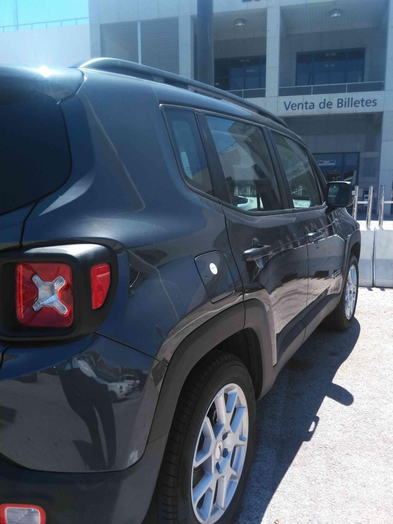 Jeep Renegade EHYBRID 1.5 96KW(130CV) LIMITED ATX GRAPHITE GREY (METALIZADO)	TELA NEGRO - Foto 2
