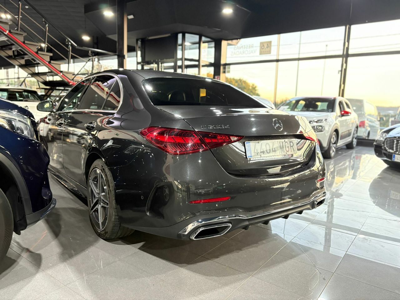 Mercedes Clase C C 200 D AMG Line Premium Plus GRIS GRAFITO (METALIZADO - Foto 2