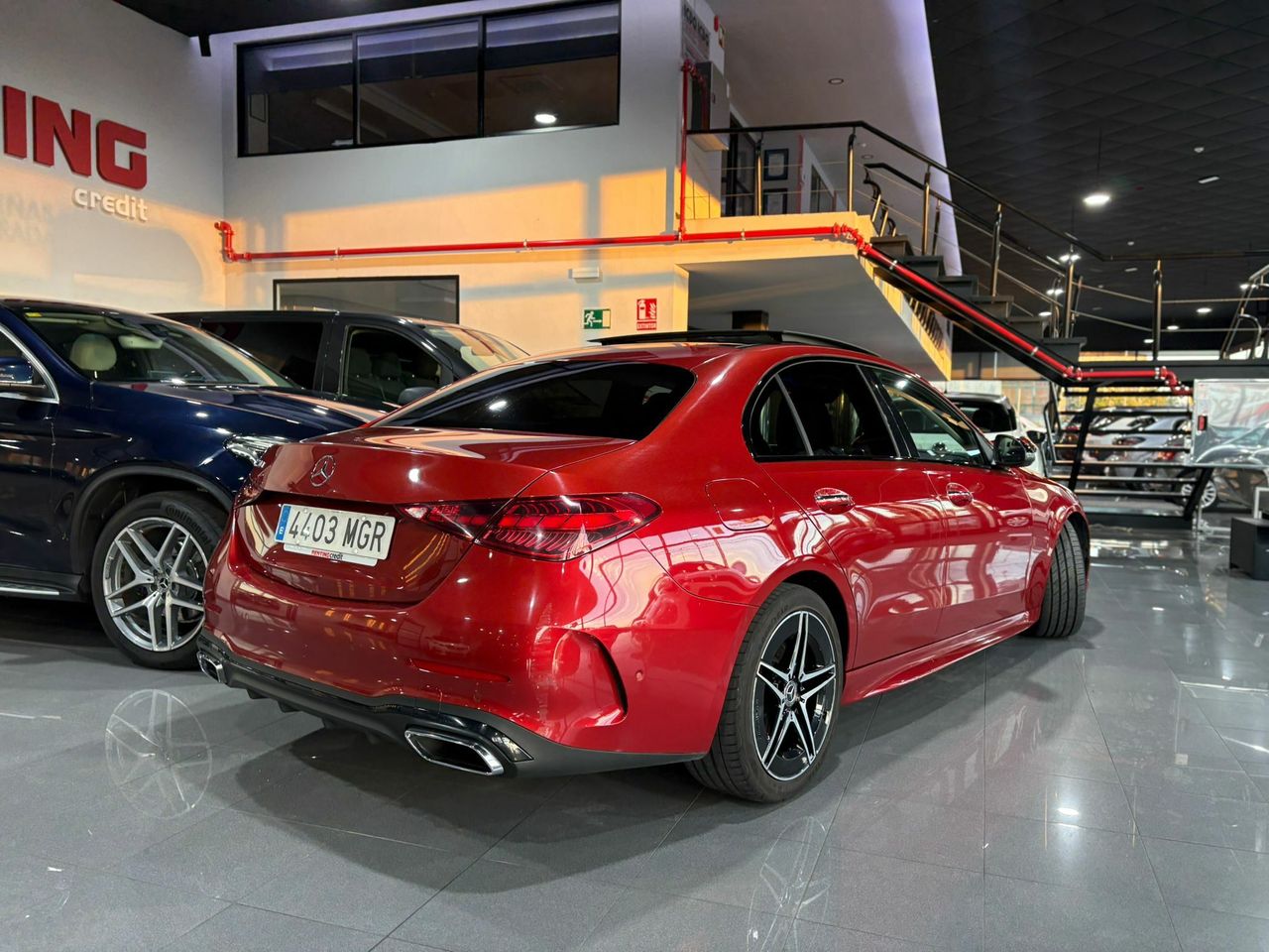 Mercedes Clase C C 200 D AMG Line Premium Plus ROJO PATAGONIA METALIZADO (DESIGNO - Foto 2