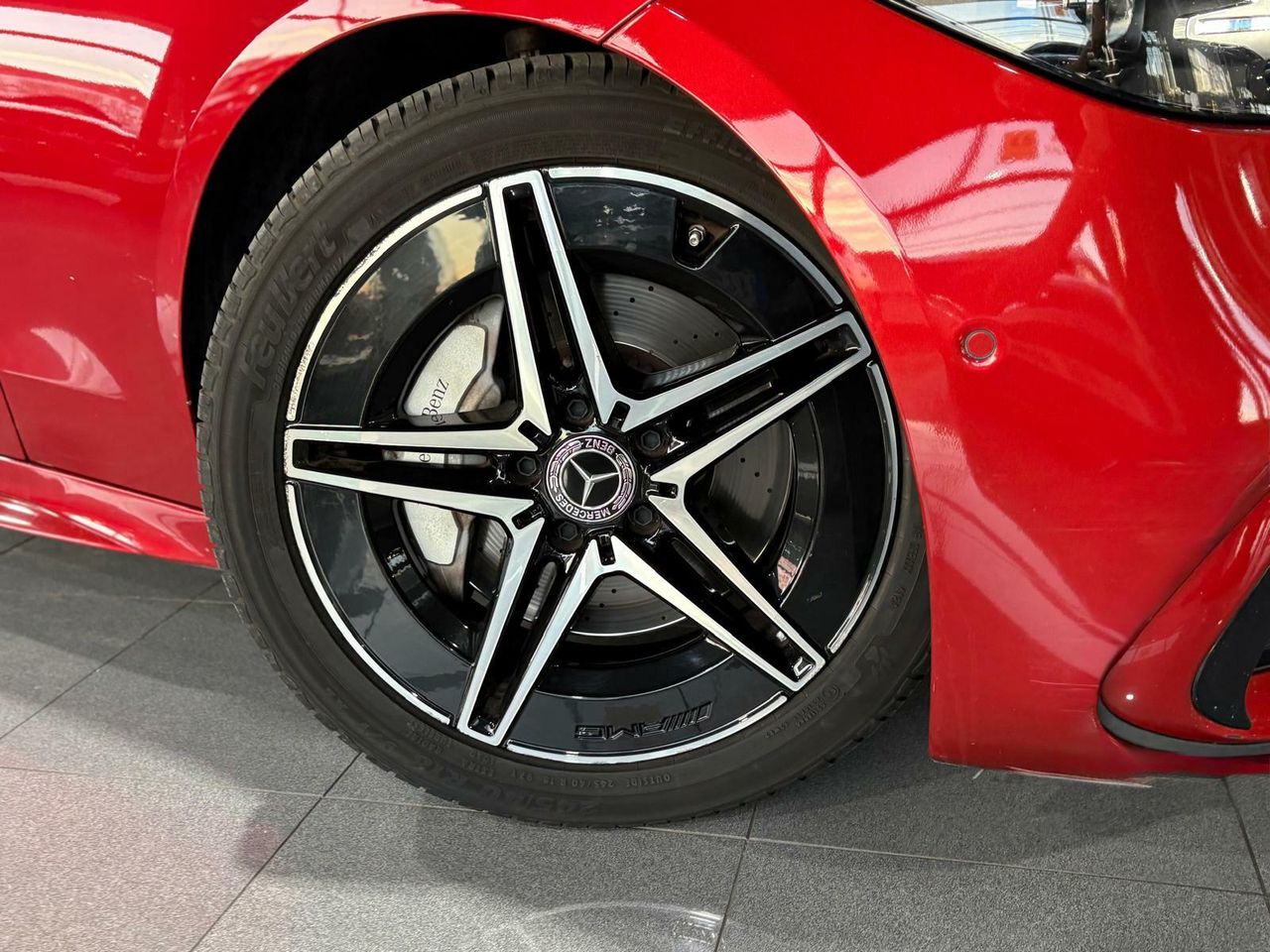 Mercedes Clase C C 200 D AMG Line Premium Plus ROJO PATAGONIA METALIZADO (DESIGNO - Foto 2