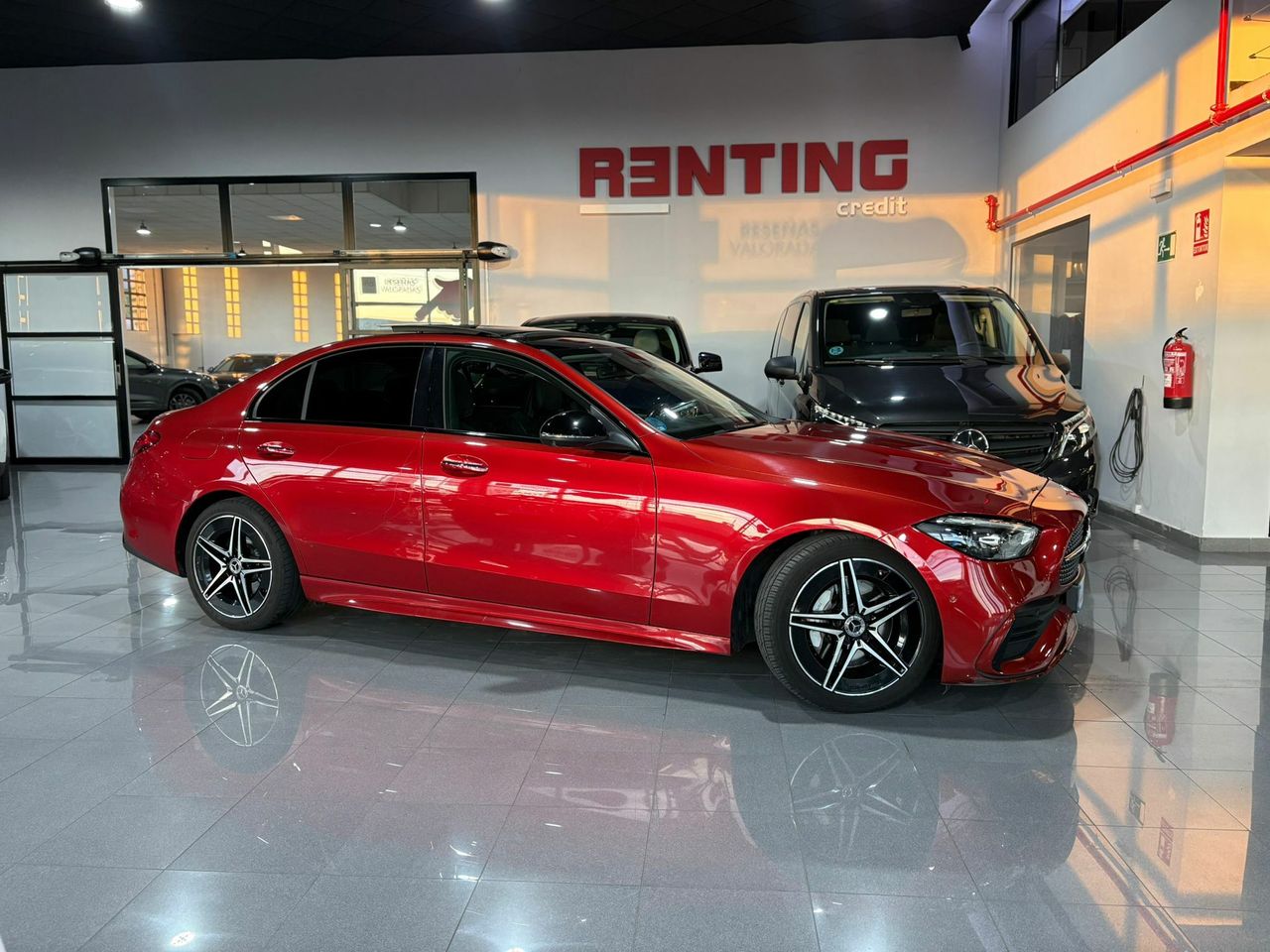 Mercedes Clase C C 200 D AMG Line Premium Plus ROJO PATAGONIA METALIZADO (DESIGNO - Foto 2