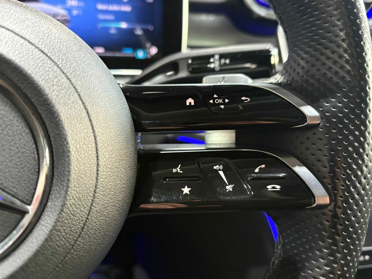 Mercedes Clase C C 200 D AMG Line Premium Plus ROJO PATAGONIA METALIZADO (DESIGNO - Foto 2