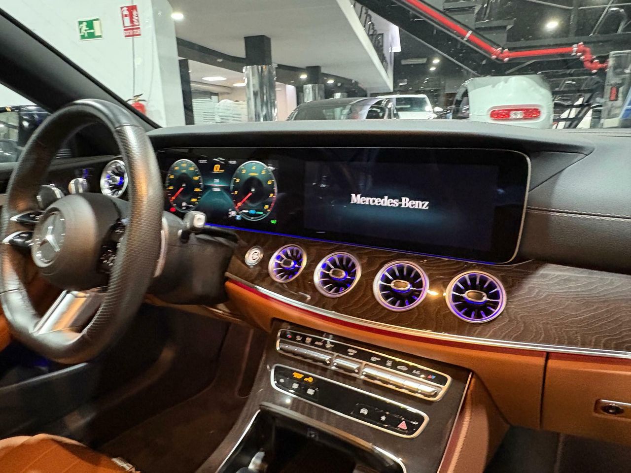 Mercedes Clase E CABRIO E 220 D PAQUETE ADVANTAGE^PAQUETE PREMIUM^PAQUETE PREMIUM PLUS^ - Foto 2