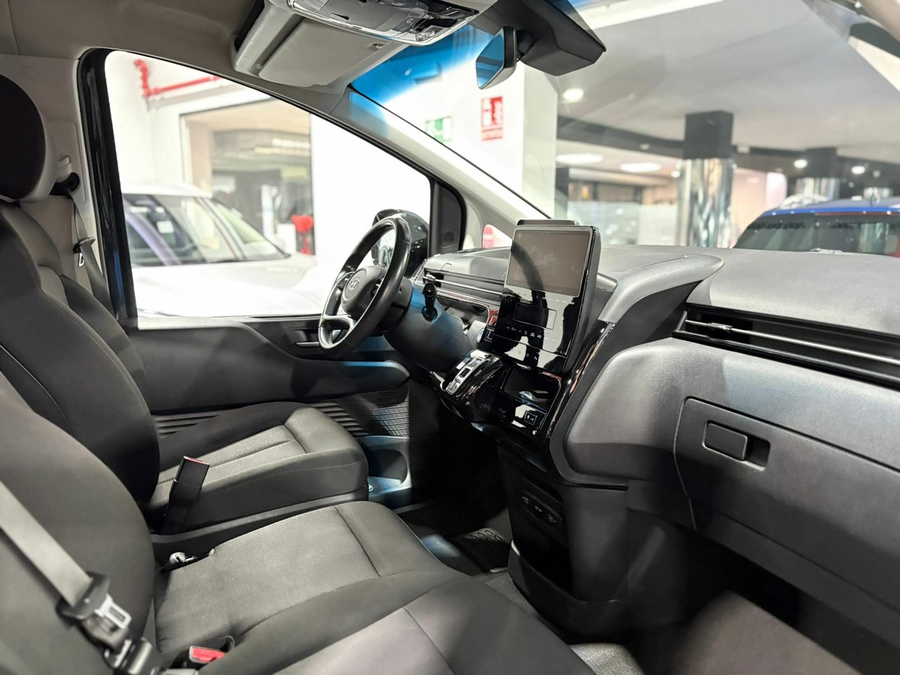 Hyundai Staria 2.2 CRDI Maxx 9S 9 PLAZAS - Foto 2