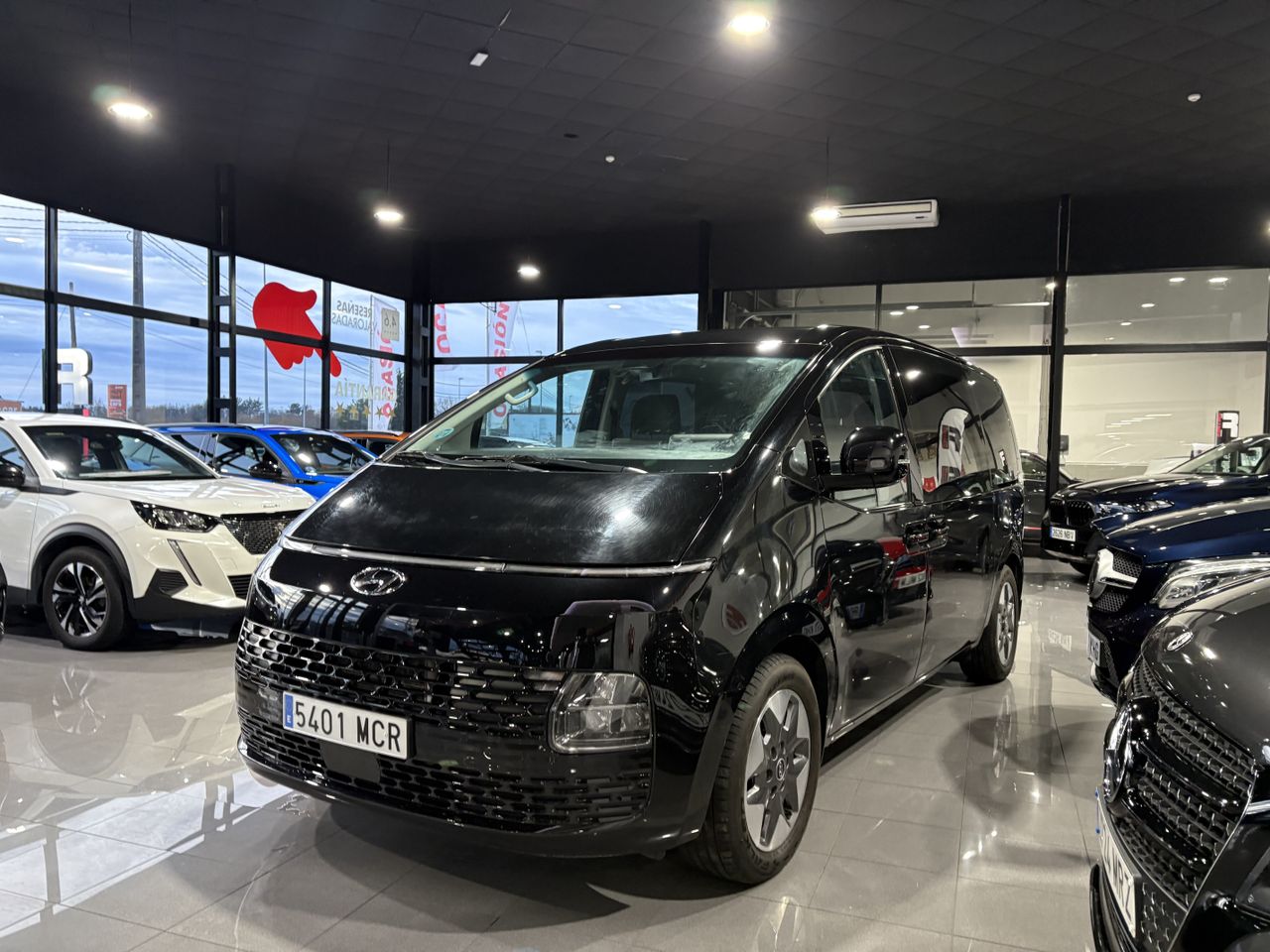 Hyundai Staria 2.2 CRDI Maxx 9S 9 PLAZAS - Foto 2