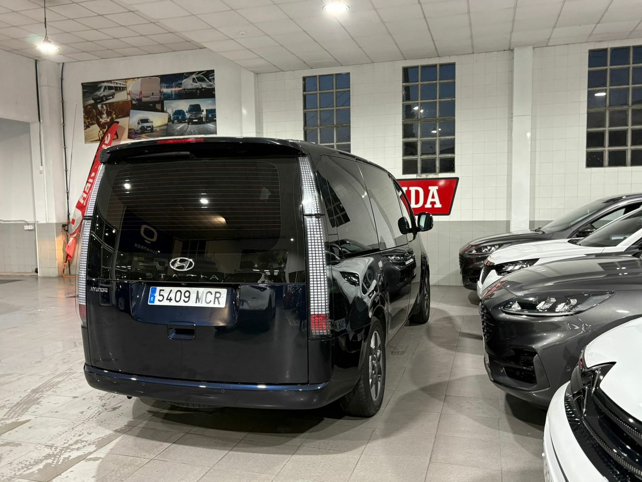 Hyundai Staria 2.2 CRDI Maxx 9S 9 PLAZAS - Foto 2