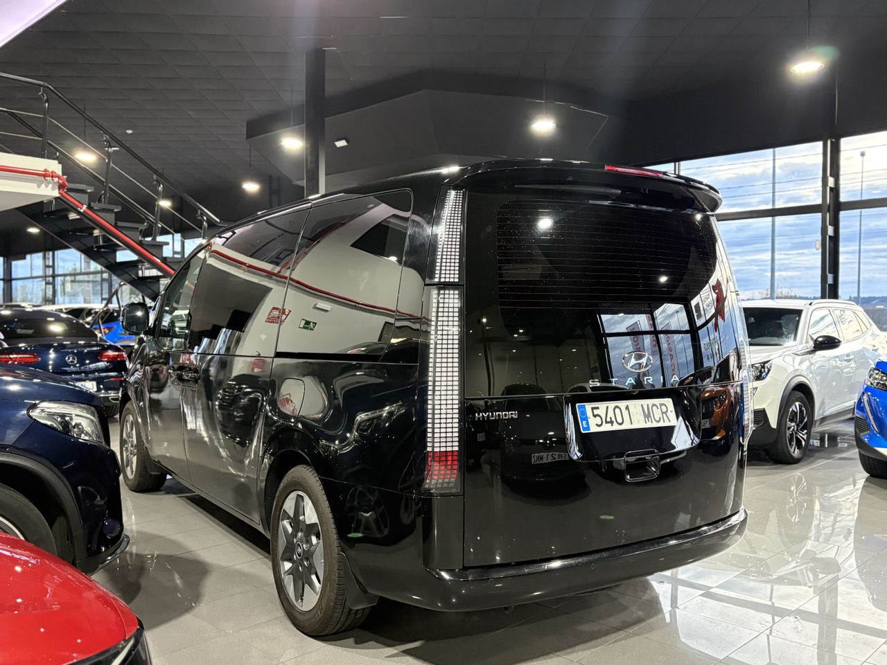 Hyundai Staria 2.2 CRDI Maxx 9S 9 PLAZAS - Foto 2