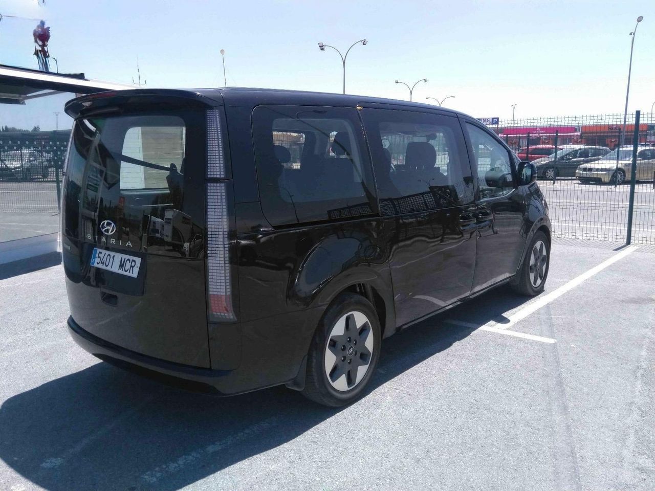 Hyundai Staria 2.2 CRDI Maxx 9S 9 PLAZAS - Foto 2