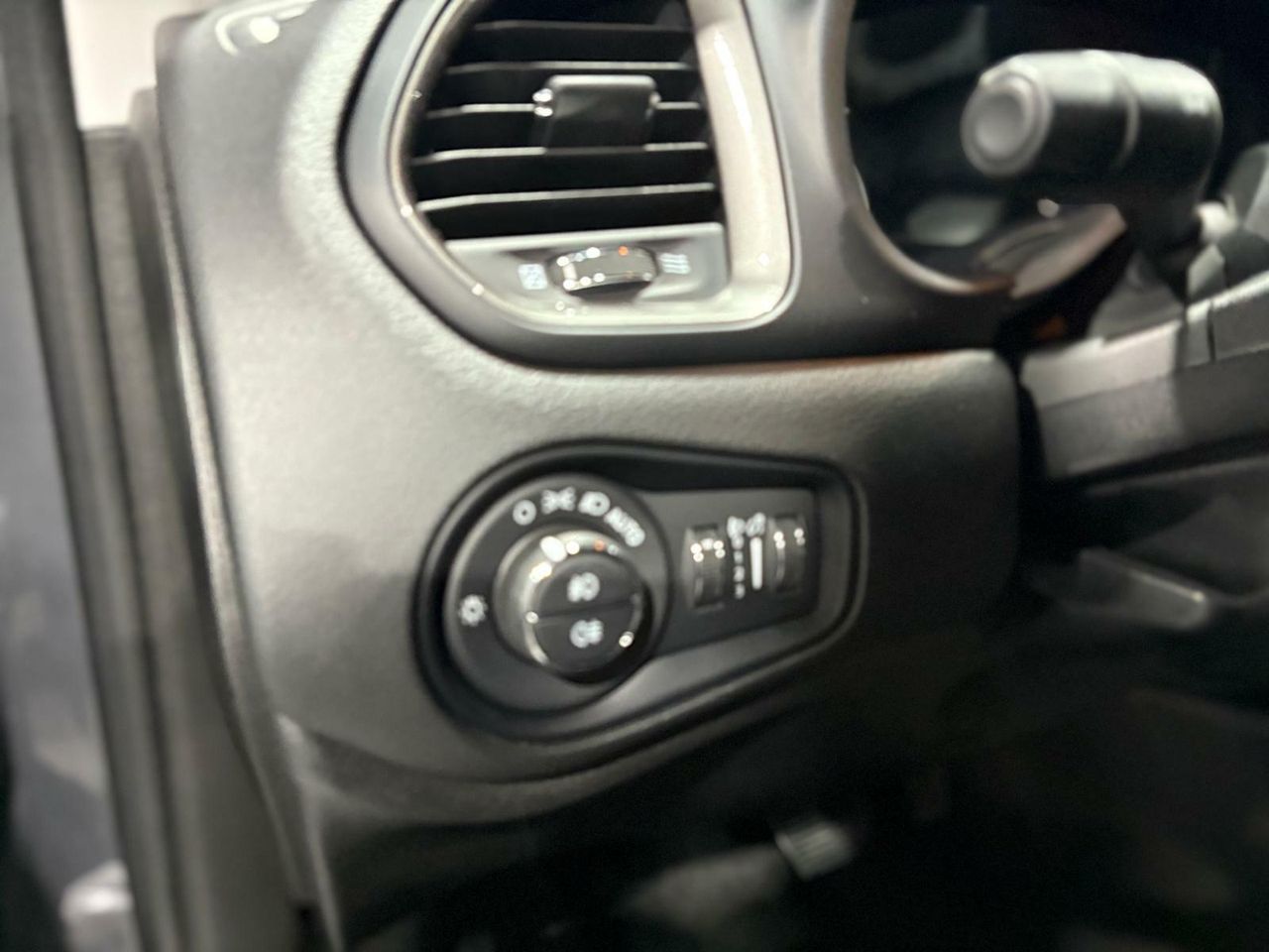 Jeep Renegade EHYBRID 1.5 96KW(130CV) LIMITED ATX GRAPHITE GREY (METALIZADO)	TELA NEGRO - Foto 2