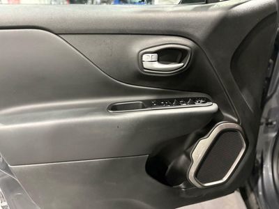 Jeep Renegade EHYBRID 1.5 96KW(130CV) LIMITED ATX GRAPHITE GREY (METALIZADO)	TELA NEGRO