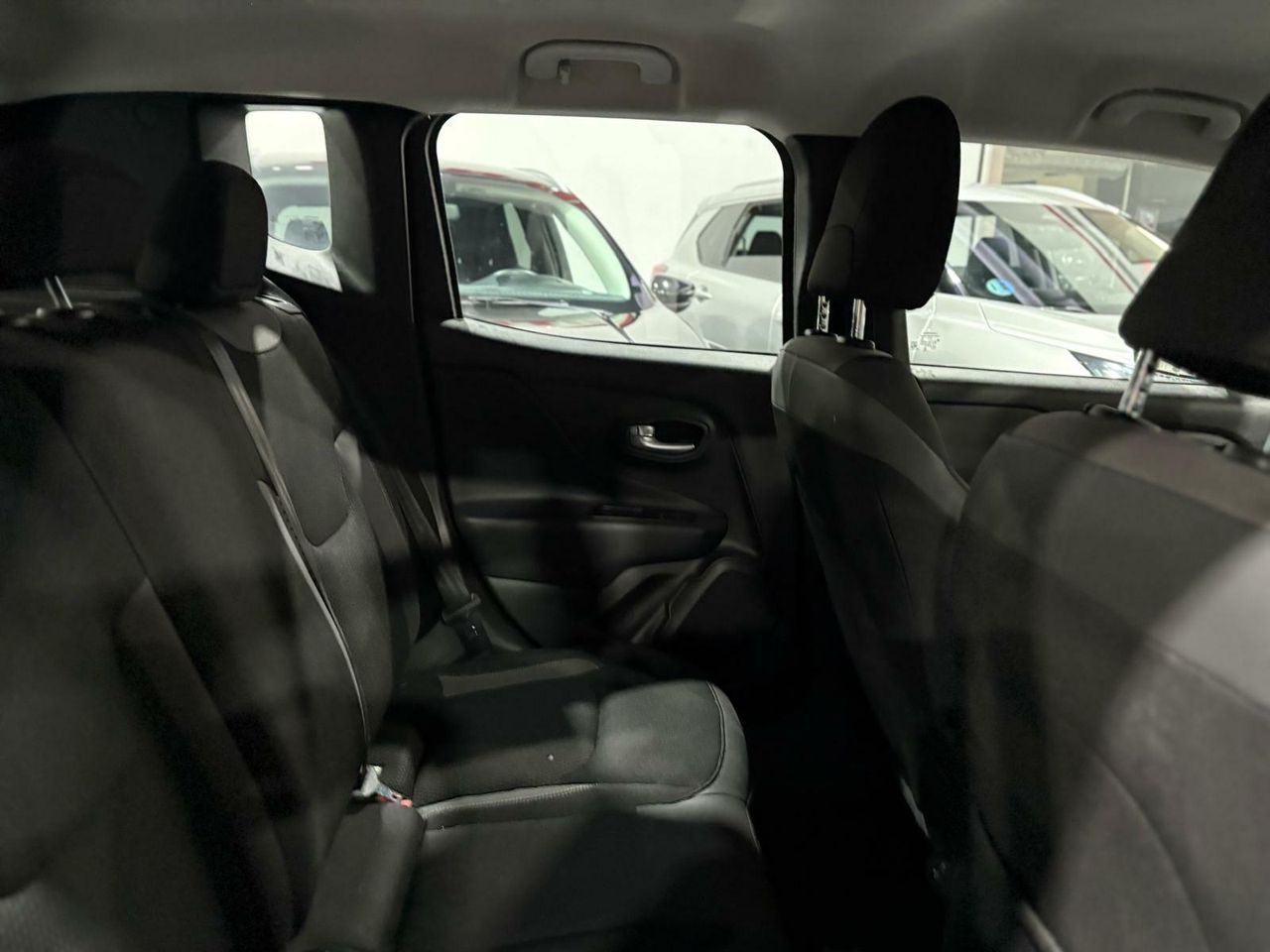 Jeep Renegade EHYBRID 1.5 96KW(130CV) LIMITED ATX GRAPHITE GREY (METALIZADO)	TELA NEGRO - Foto 2