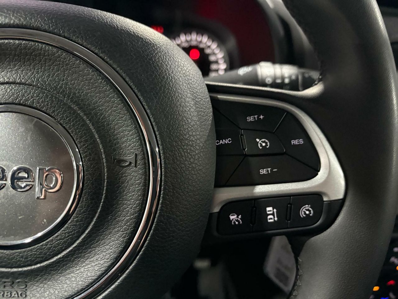 Jeep Renegade EHYBRID 1.5 96KW(130CV) LIMITED ATX GRAPHITE GREY (METALIZADO)	TELA NEGRO - Foto 2
