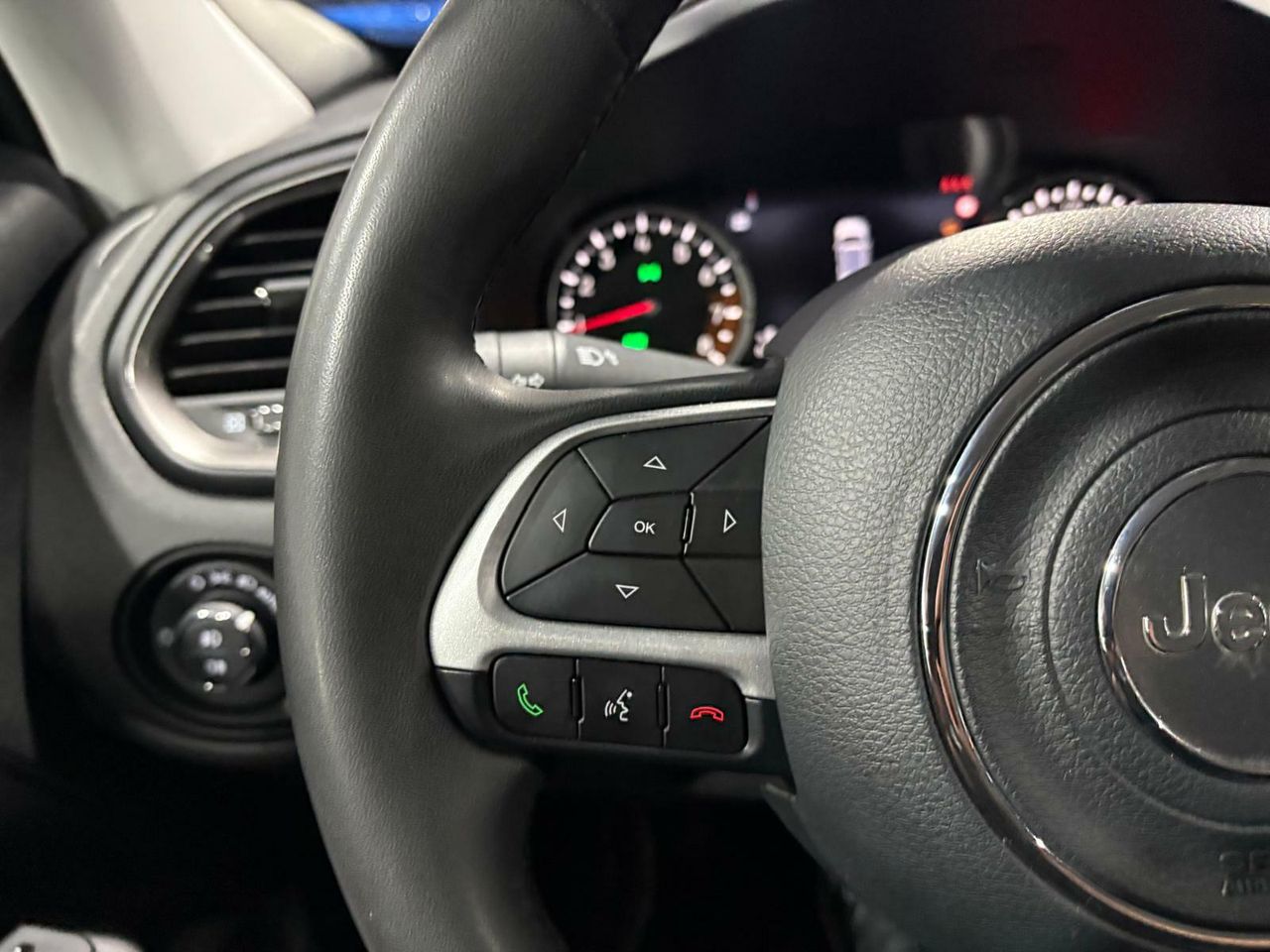 Jeep Renegade EHYBRID 1.5 96KW(130CV) LIMITED ATX GRAPHITE GREY (METALIZADO)	TELA NEGRO - Foto 2