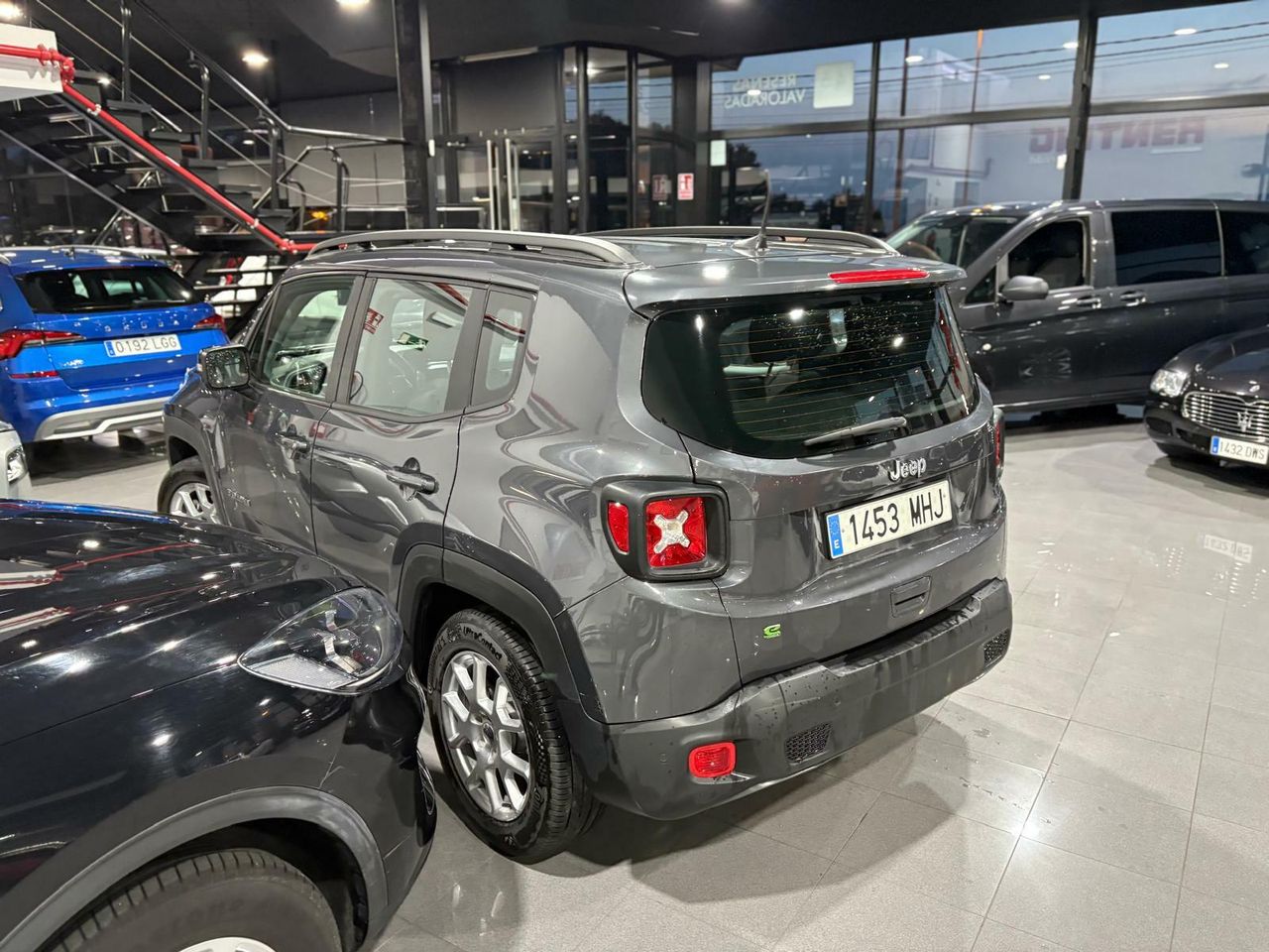 Jeep Renegade EHYBRID 1.5 96KW(130CV) LIMITED ATX GRAPHITE GREY (METALIZADO)	TELA NEGRO - Foto 2