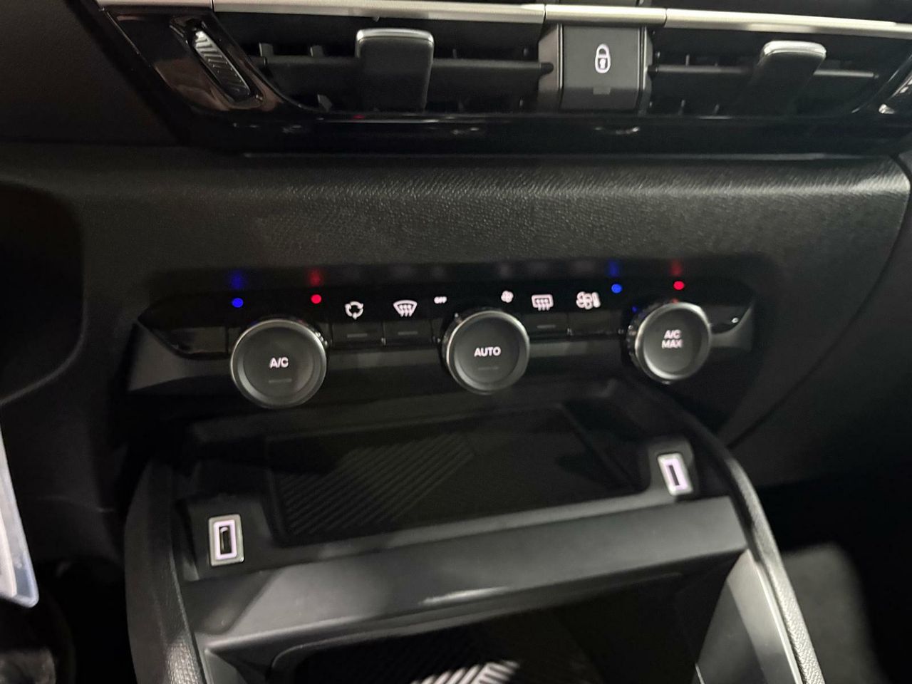 Citroën C4 PURETECH 130 S&S 6V YOU GRIS PLATINO (METALIZADO)	TELA MEANWHILE NEGRO - Foto 2