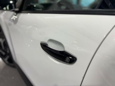 Citroën C4 PURETECH 130 S&S 6V YOU GRIS PLATINO (METALIZADO)	TELA MEANWHILE NEGRO