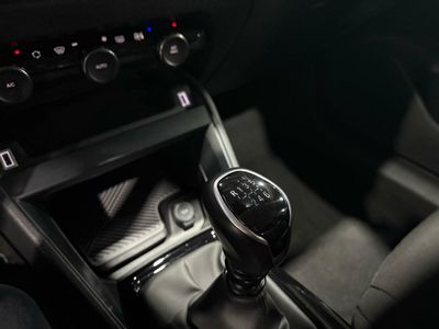 Citroën C4 PURETECH 130 S&S 6V YOU GRIS PLATINO (METALIZADO)	TELA MEANWHILE NEGRO