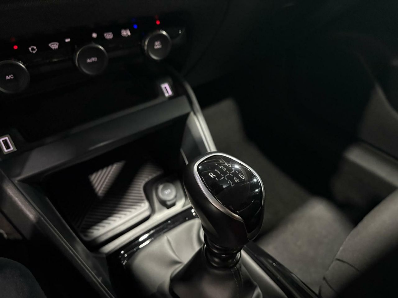 Citroën C4 PURETECH 130 S&S 6V YOU GRIS PLATINO (METALIZADO)	TELA MEANWHILE NEGRO - Foto 2